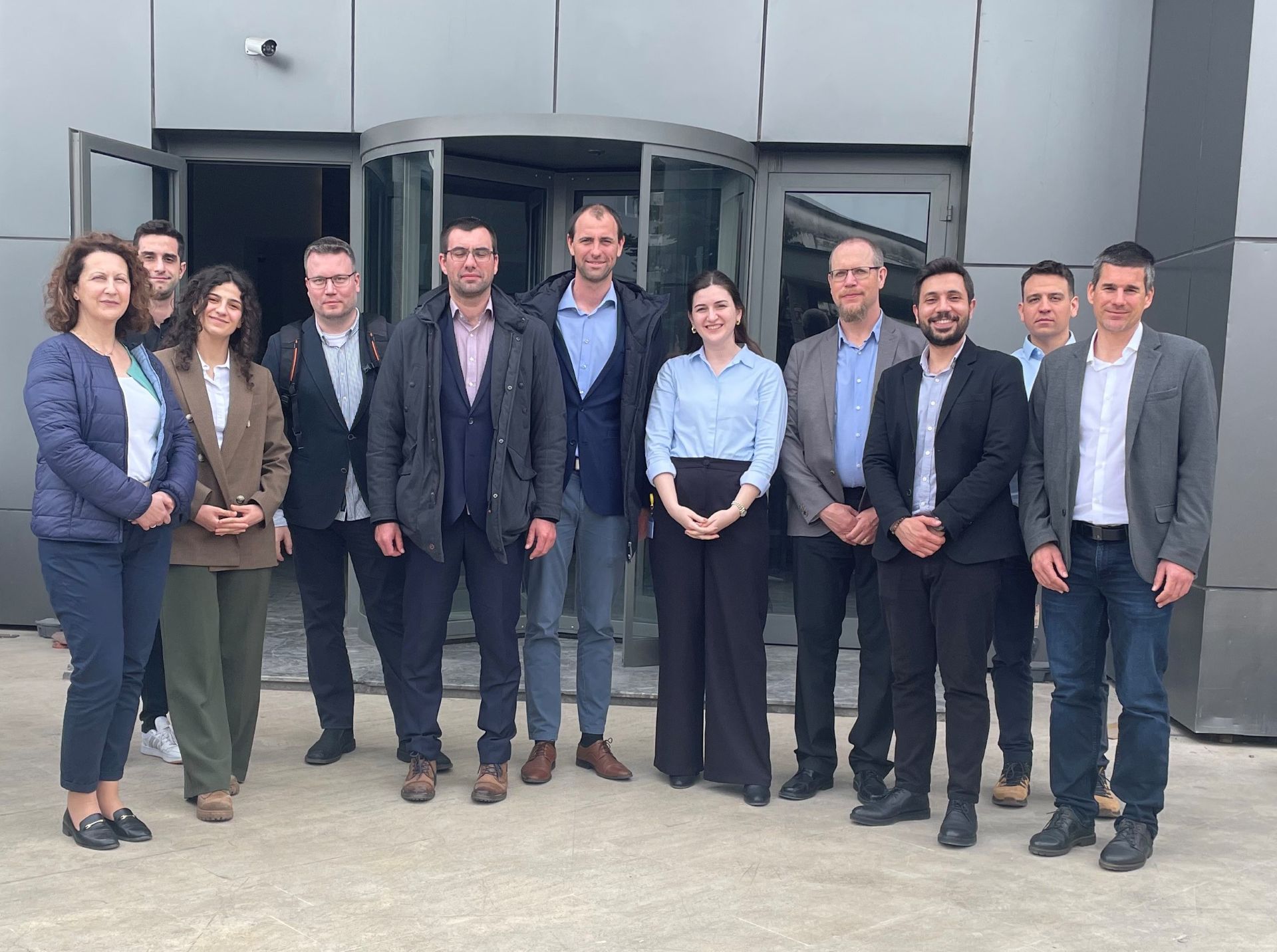 Hero obrázek pro článek The Faculty of Electrical Engineering participates in International Research on Green Energy for Blockchain Computing