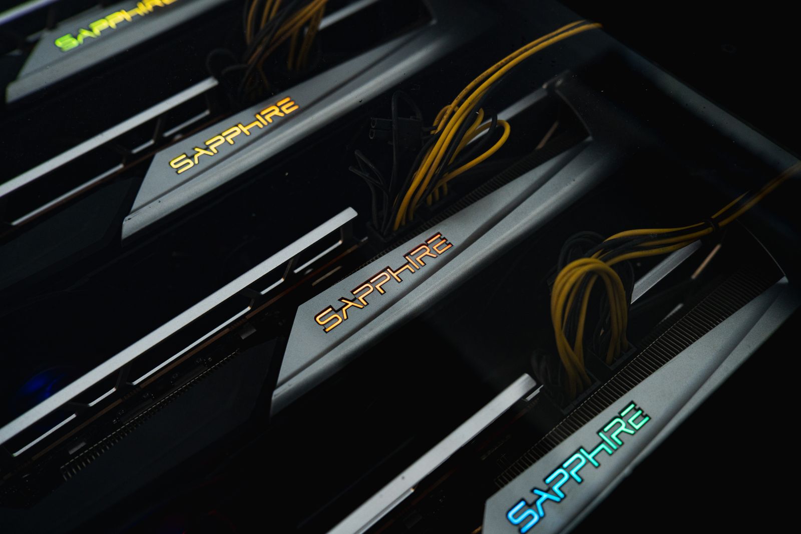 Náhledový obrázek pro článek Využití zelené energie pro blockchain computing: Těžební zařízení